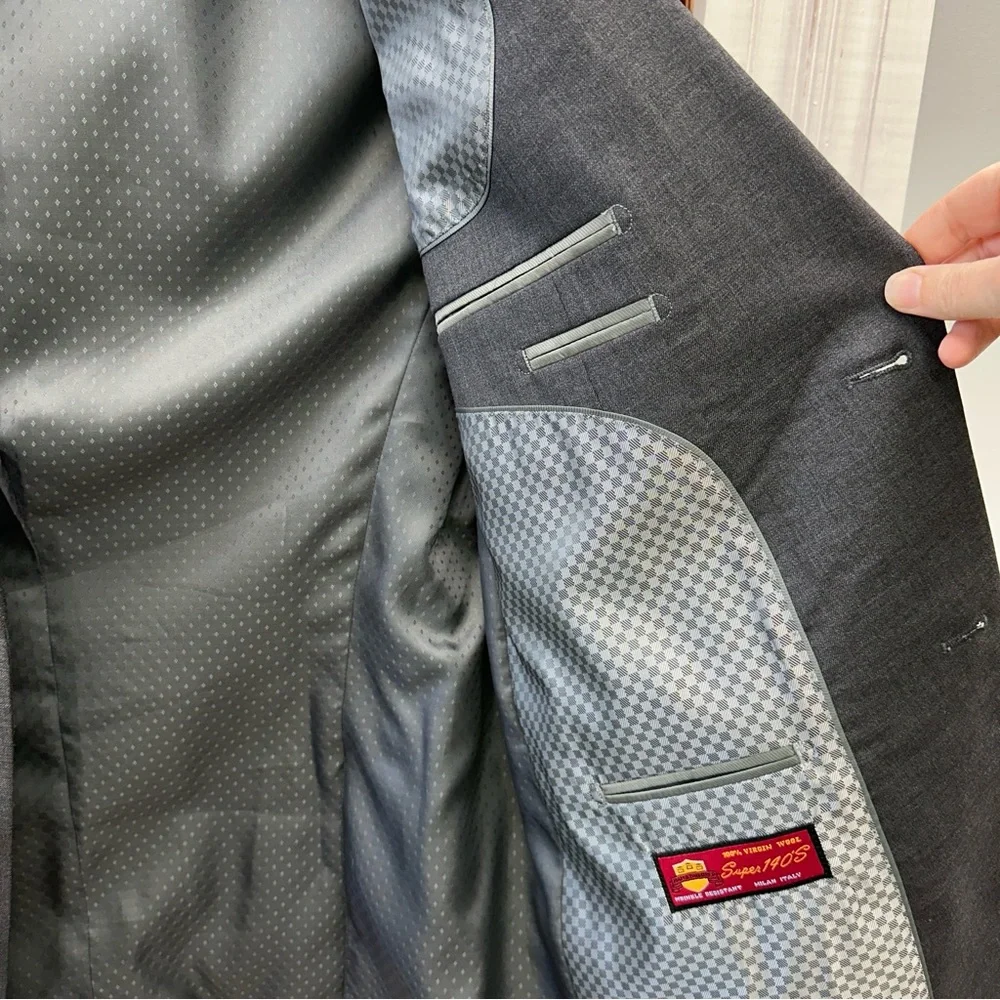 Mantoni Milan Italy grey 100% virgin wool 2 button blazer suit coat mens 42 long